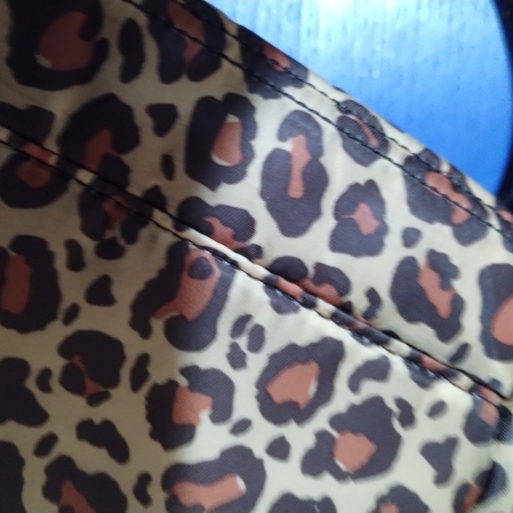 Lug trolley cb organizing crossbody bag with key fob, RFID and pockets! - Picture 10 of 16